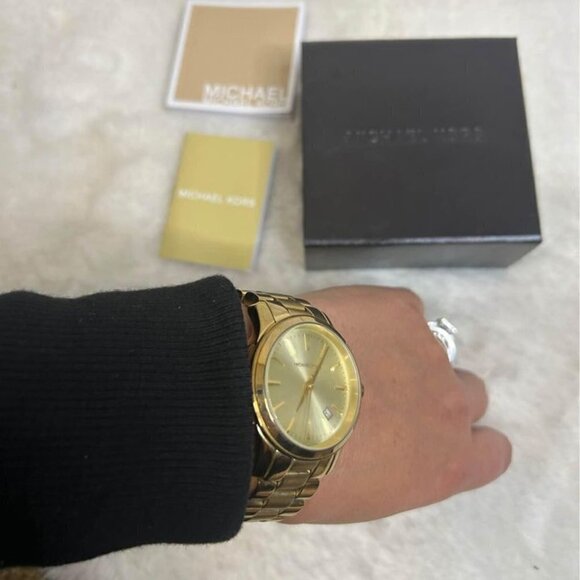 Michael KORS woman’s watch. Gold. Extra links included. Battery needs to be repl - Picture 8 of 9